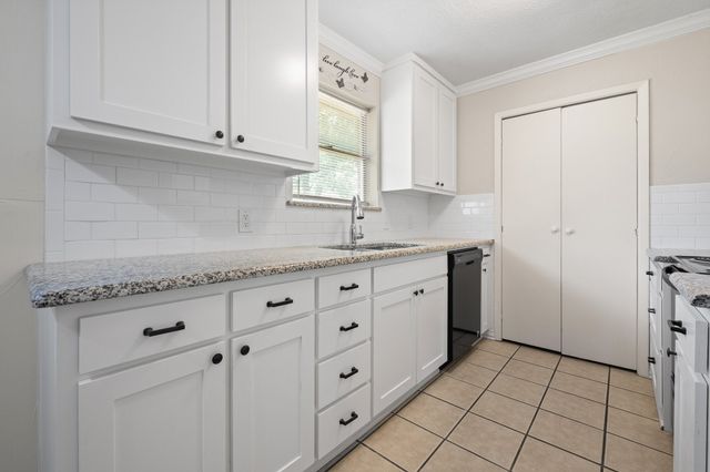 721 SW Hillside Drive, Burleson, TX 76028
