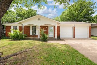 721 SW Hillside Drive, Burleson, TX 76028