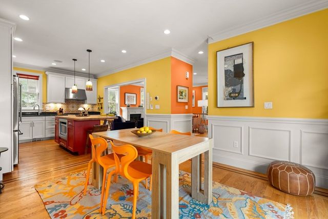 209 Chestnut Ave 2, Boston, MA 02130