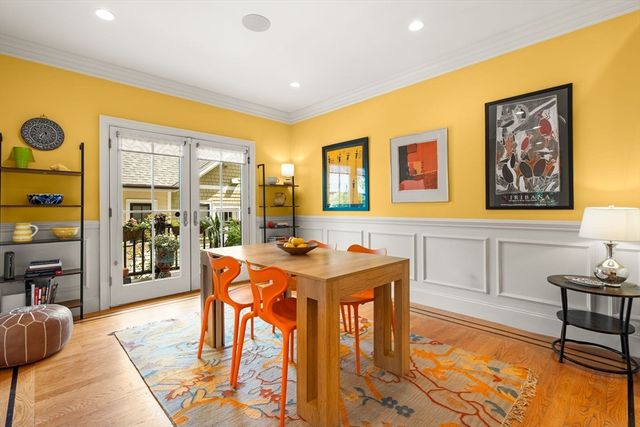 209 Chestnut Ave 2, Boston, MA 02130