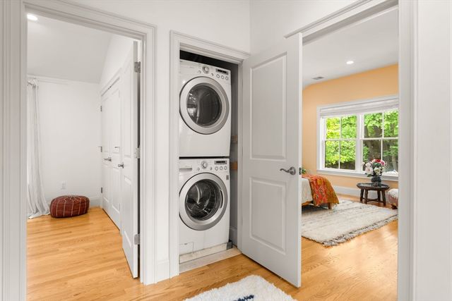 209 Chestnut Ave 2, Boston, MA 02130