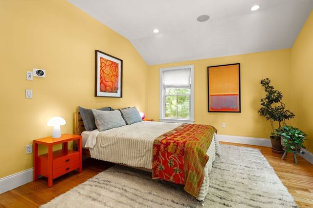 209 Chestnut Ave 2, Boston, MA 02130