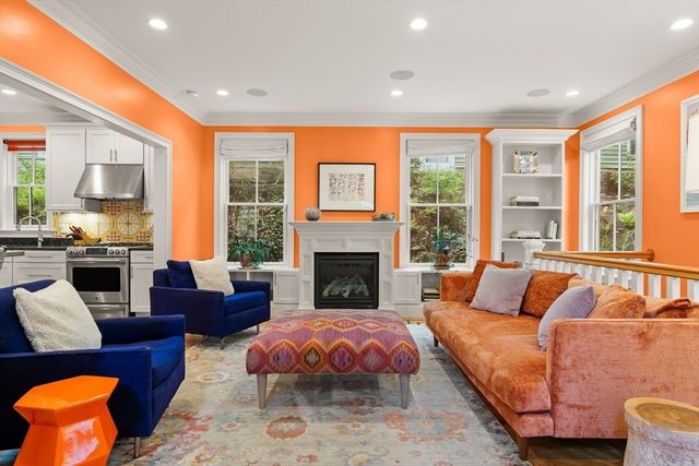209 Chestnut Ave 2, Boston, MA 02130