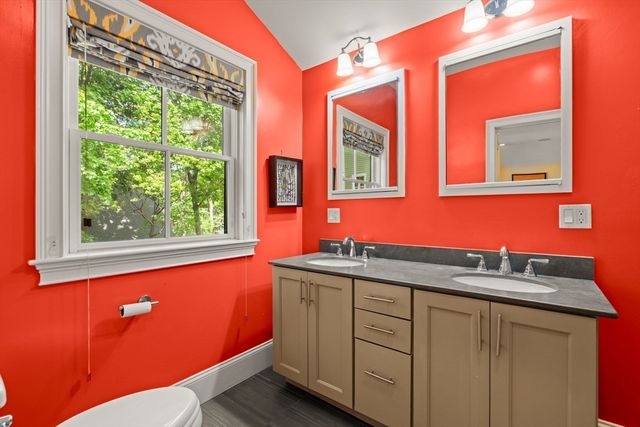 209 Chestnut Ave 2, Boston, MA 02130