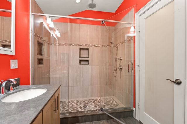 209 Chestnut Ave 2, Boston, MA 02130