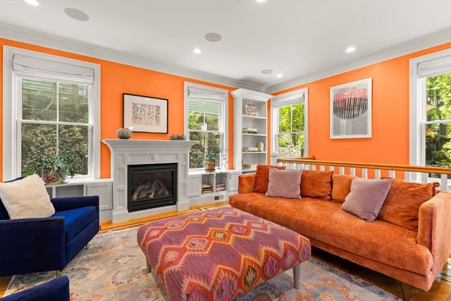 209 Chestnut Ave 2, Boston, MA 02130