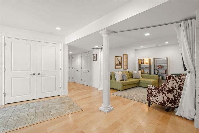 209 Chestnut Ave 2, Boston, MA 02130