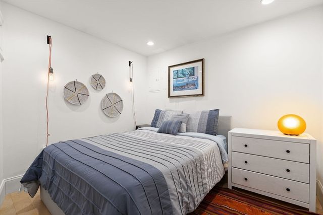 209 Chestnut Ave 2, Boston, MA 02130