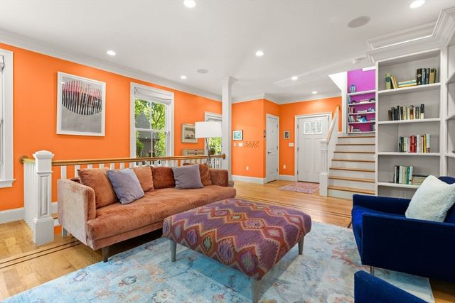 209 Chestnut Ave 2, Boston, MA 02130