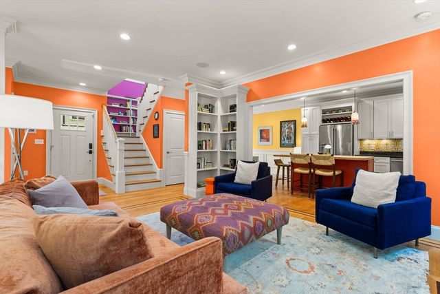 209 Chestnut Ave 2, Boston, MA 02130