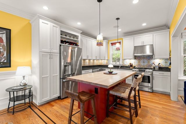 209 Chestnut Ave 2, Boston, MA 02130