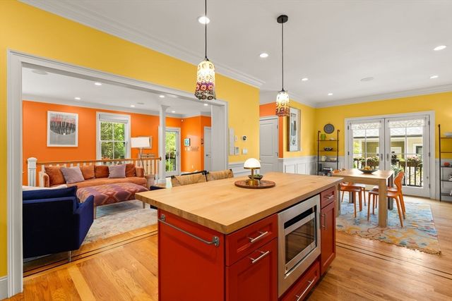 209 Chestnut Ave 2, Boston, MA 02130