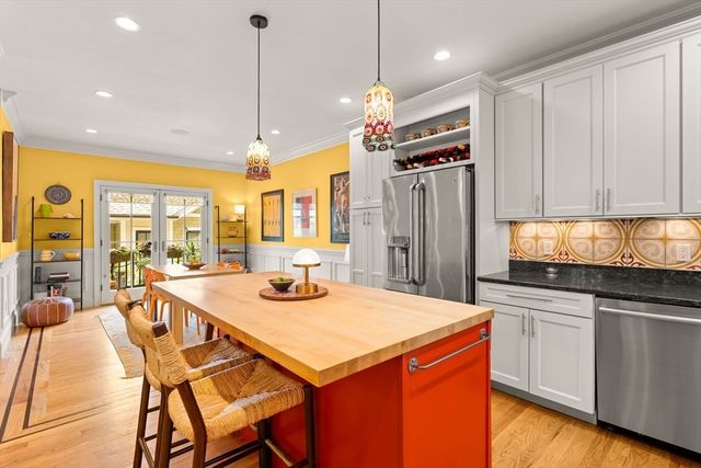 209 Chestnut Ave 2, Boston, MA 02130