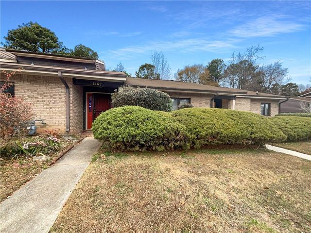 1467 Stoneleigh Circle, Stone Mountain, GA 30088