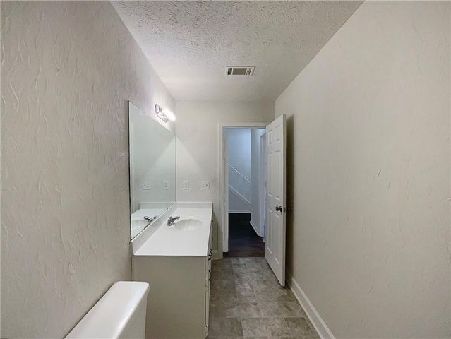 1467 Stoneleigh Circle, Stone Mountain, GA 30088