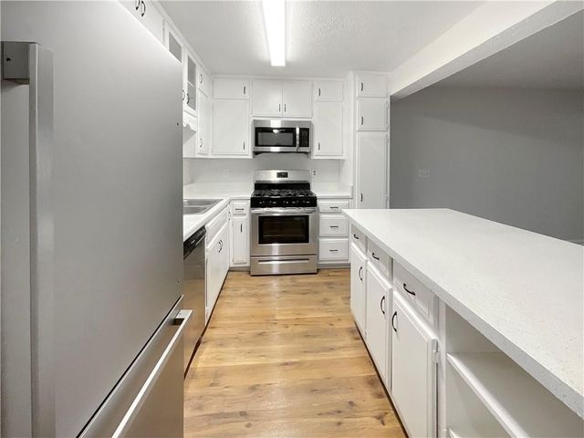 1467 Stoneleigh Circle, Stone Mountain, GA 30088