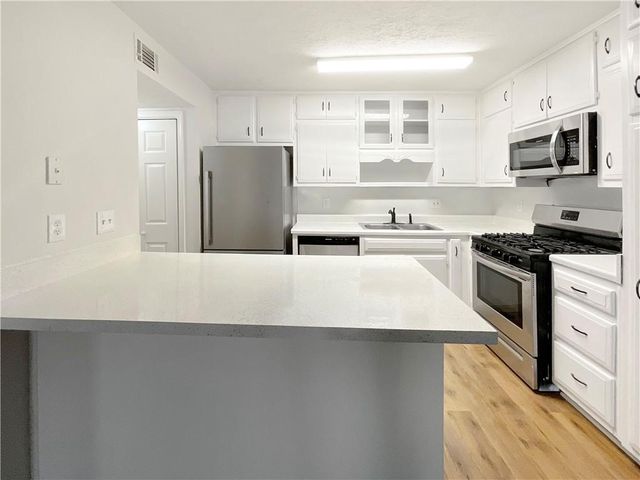 1467 Stoneleigh Circle, Stone Mountain, GA 30088