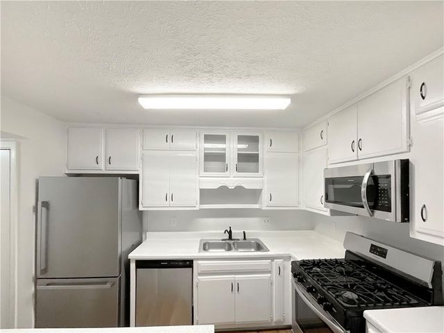 1467 Stoneleigh Circle, Stone Mountain, GA 30088