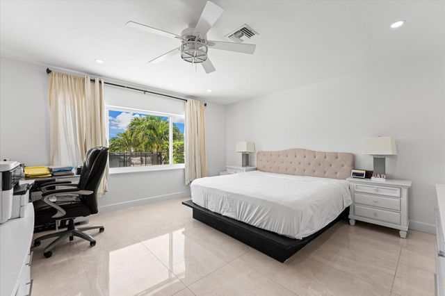 2948 NE 35th Court, Lighthouse Point, FL 33064