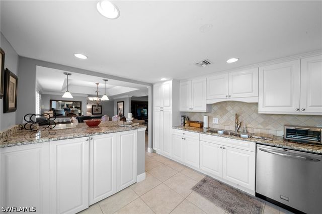 124 Penny LN 5, Naples, FL 34112
