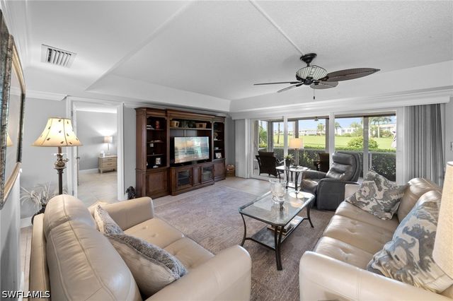 124 Penny LN 5, Naples, FL 34112