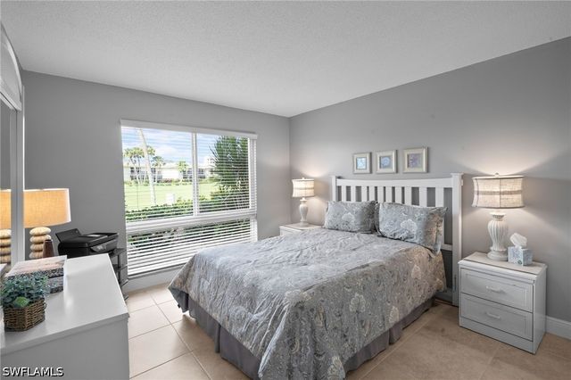 124 Penny LN 5, Naples, FL 34112