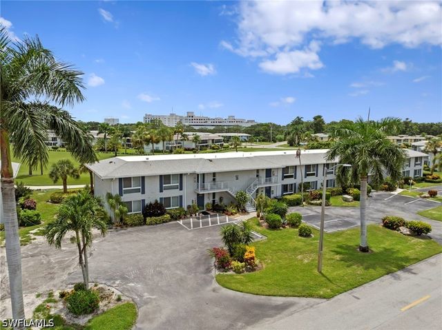 124 Penny LN 5, Naples, FL 34112