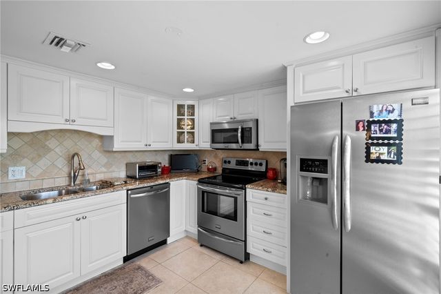 124 Penny LN 5, Naples, FL 34112