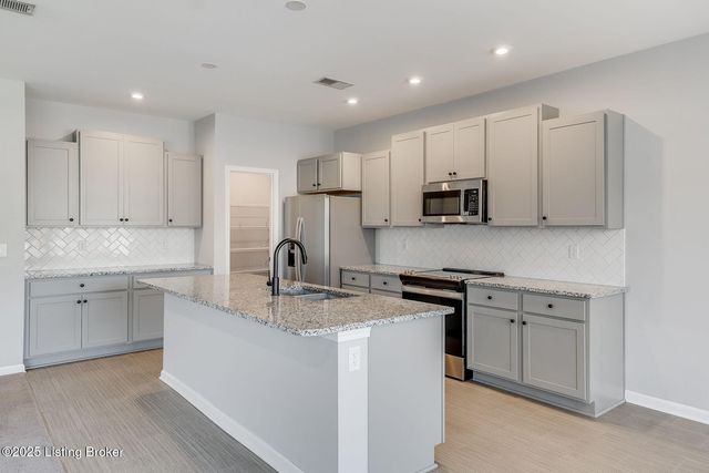 334 Bridlewood Dr, Shepherdsville, KY 40165