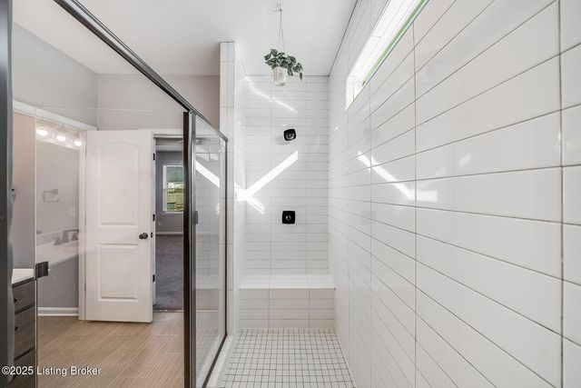 334 Bridlewood Dr, Shepherdsville, KY 40165