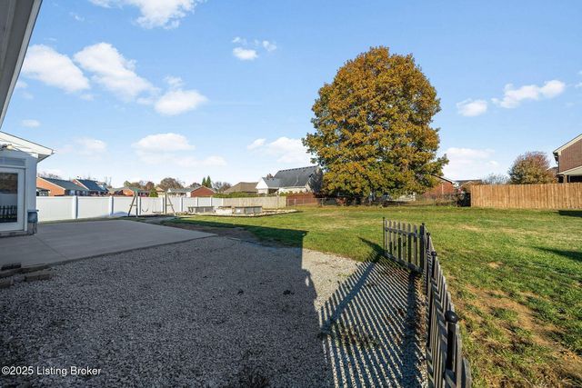 334 Bridlewood Dr, Shepherdsville, KY 40165