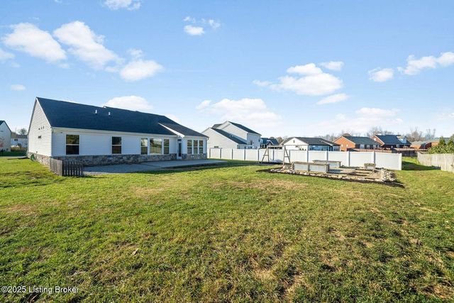 334 Bridlewood Dr, Shepherdsville, KY 40165