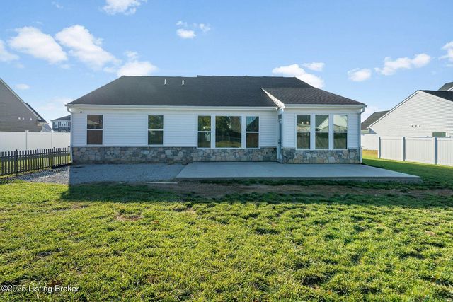 334 Bridlewood Dr, Shepherdsville, KY 40165