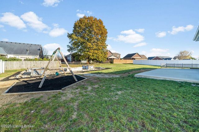 334 Bridlewood Dr, Shepherdsville, KY 40165