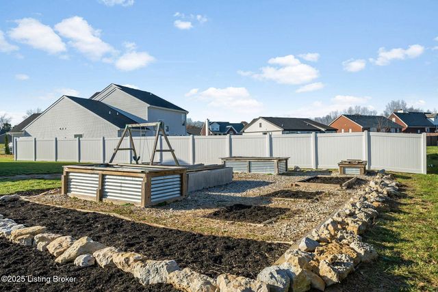 334 Bridlewood Dr, Shepherdsville, KY 40165