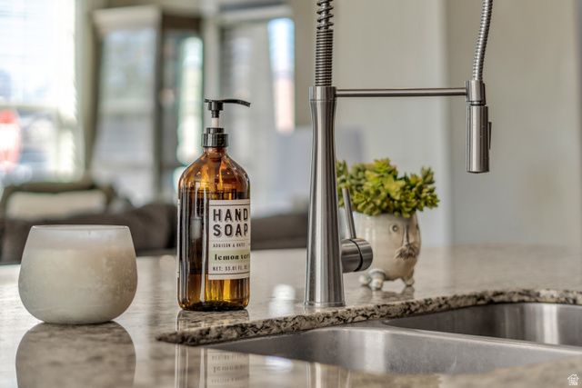 10223 S SPLIT ROCK DR, South Jordan, UT 84009