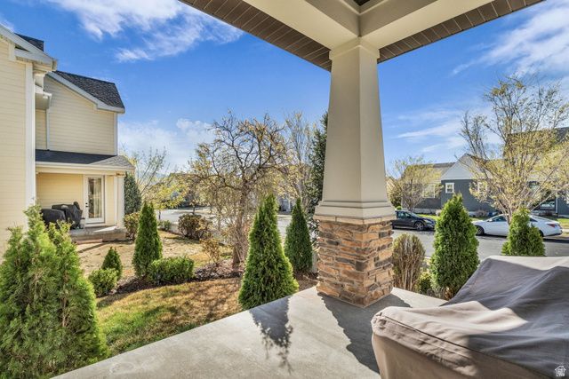10223 S SPLIT ROCK DR, South Jordan, UT 84009