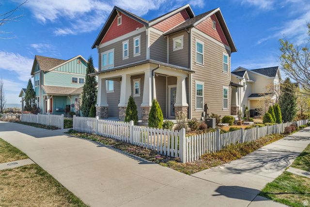 10223 S SPLIT ROCK DR, South Jordan, UT 84009