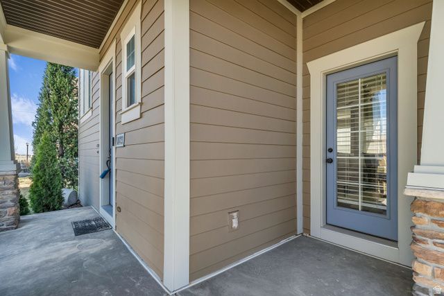 10223 S SPLIT ROCK DR, South Jordan, UT 84009