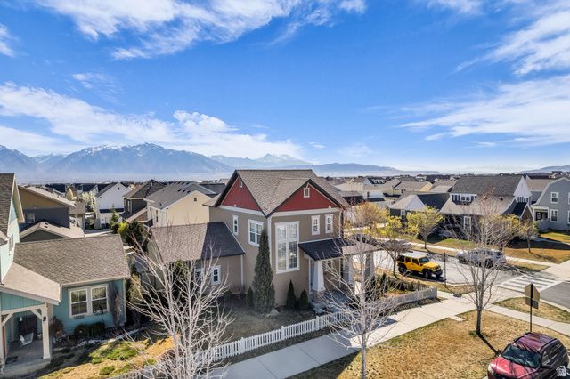 10223 S SPLIT ROCK DR, South Jordan, UT 84009