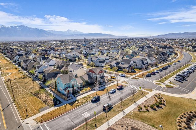 10223 S SPLIT ROCK DR, South Jordan, UT 84009