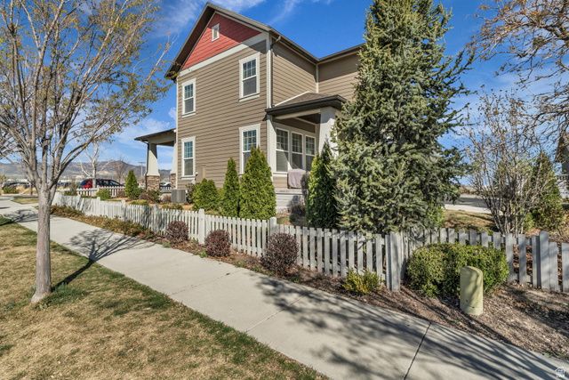 10223 S SPLIT ROCK DR, South Jordan, UT 84009