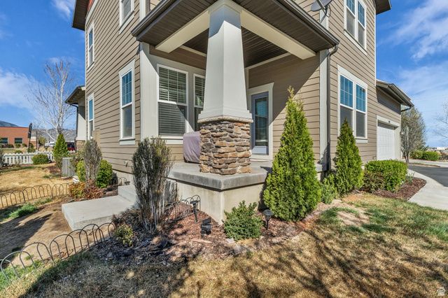 10223 S SPLIT ROCK DR, South Jordan, UT 84009