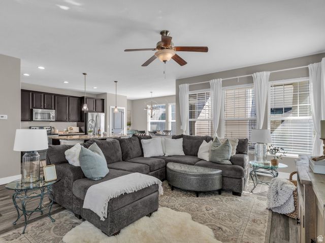 10223 S SPLIT ROCK DR, South Jordan, UT 84009