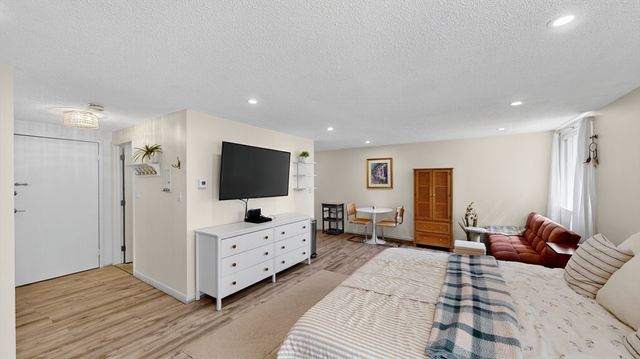 300 Park Terrace Dr 303, Stoneham, MA 02180