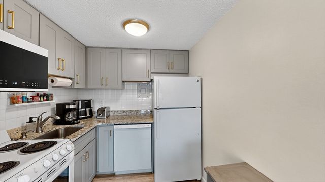300 Park Terrace Dr 303, Stoneham, MA 02180