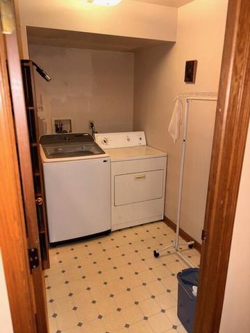 9371 S Chicago ROAD, Oak Creek, WI 53154