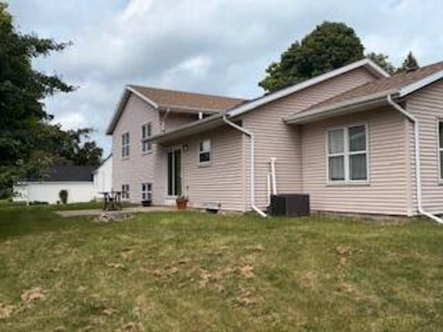 9371 S Chicago ROAD, Oak Creek, WI 53154