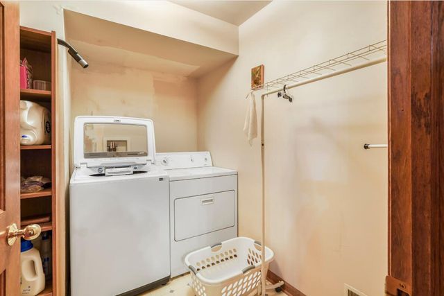 9371 S Chicago ROAD, Oak Creek, WI 53154