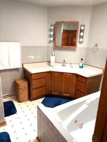 9371 S Chicago ROAD, Oak Creek, WI 53154